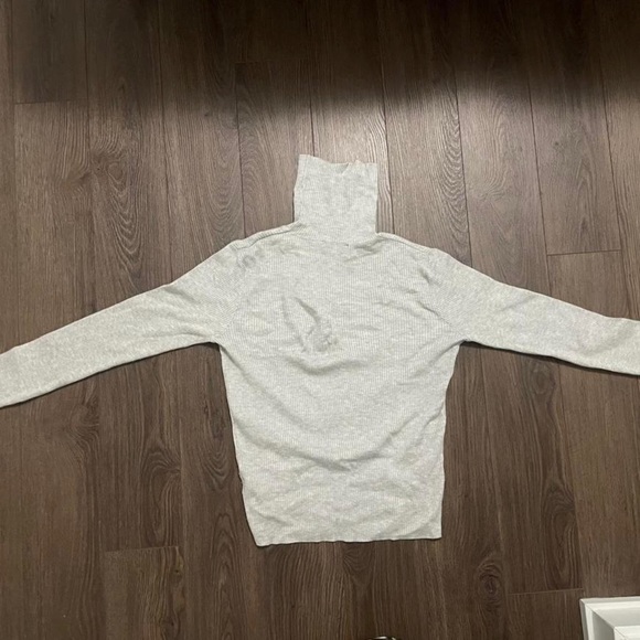 BRANDY MELVILLE - TURTLE NECK - Picture 2 of 3